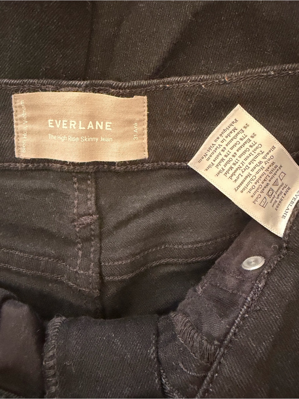 Everlane Women’s Skinny Jeans in Black